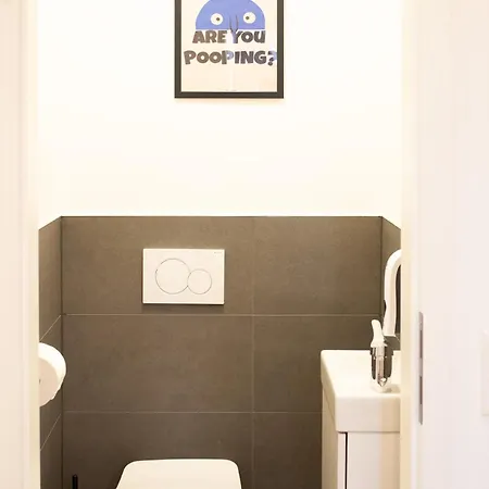 Apartman Frankfurt - *